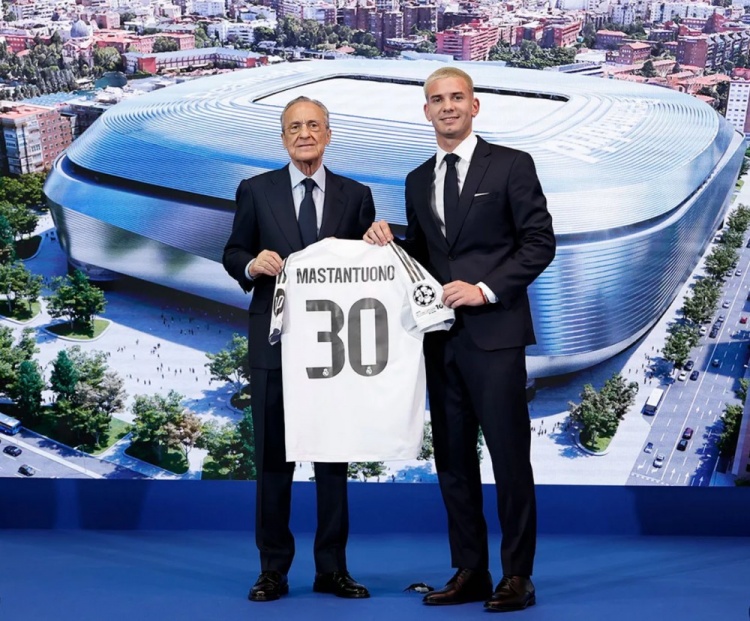 记者：马斯坦托诺自己选择了30号球衣，这并不是皇马的决定