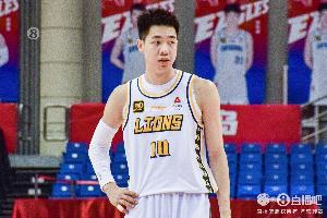 崴脚影响很大！朱俊龙7中1仅拿4分4板2助1断